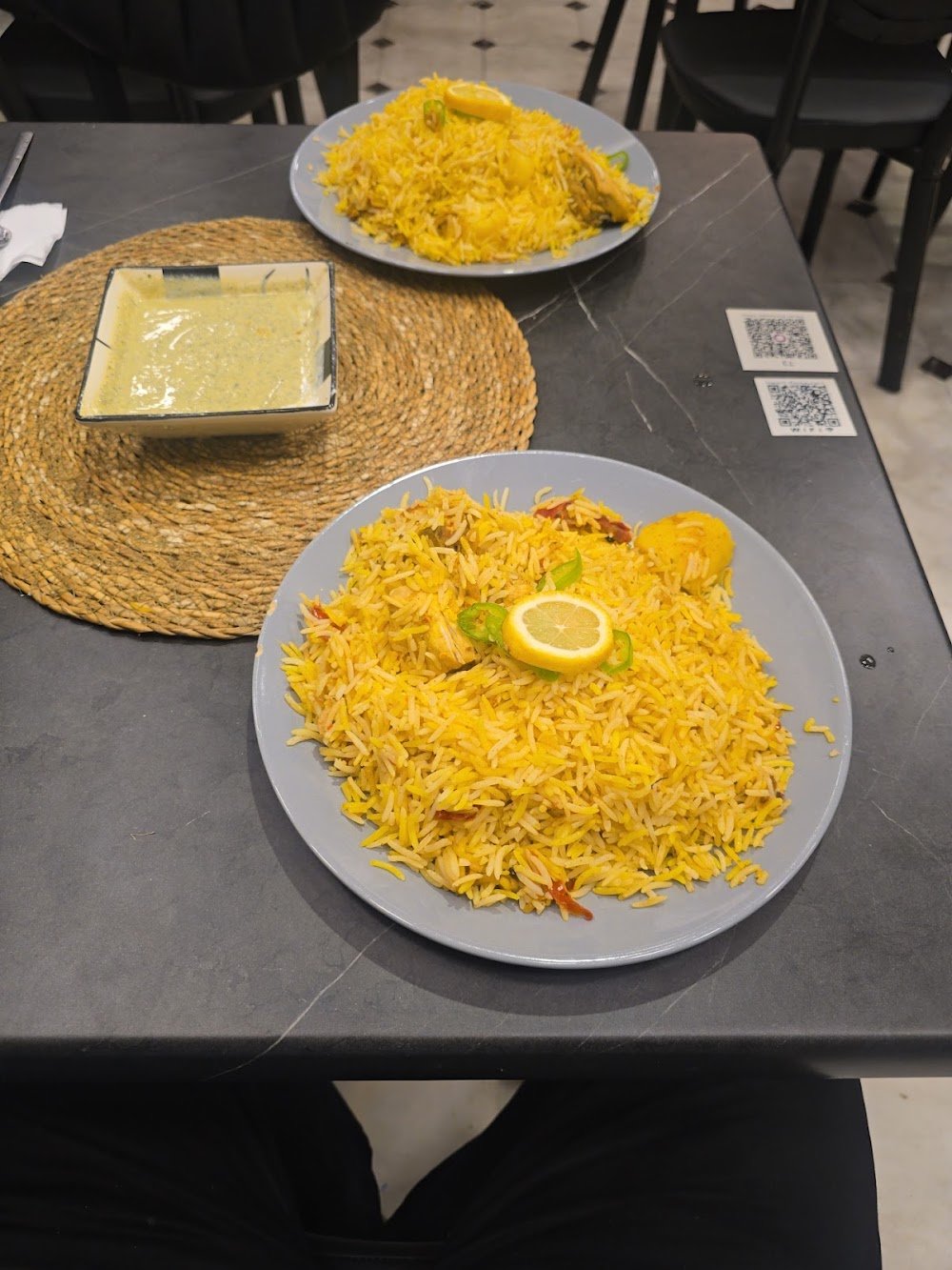 Haveli Restaurant taze pişmiş naan ekmeği